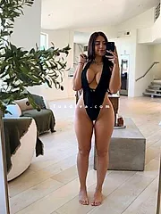 Scopri il Piacere con la Tua Compagna Latino: Massaggi, Fetish e Molto Altro a Bologna!