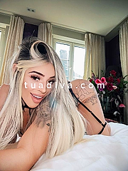 Maya Fortunato Brasiliana Per La Prima Volta, Una Ragazza Completa Di 22 Anni