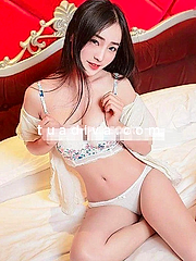 Giovane Orientale Sensuale: Massaggi Bollenti, Emozioni Senza Limiti