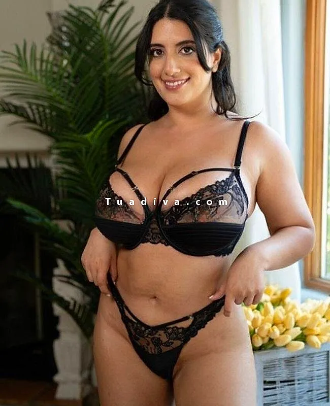 Appena arrivata LAURA passionale latina preliminare naturale da urlo ... #1