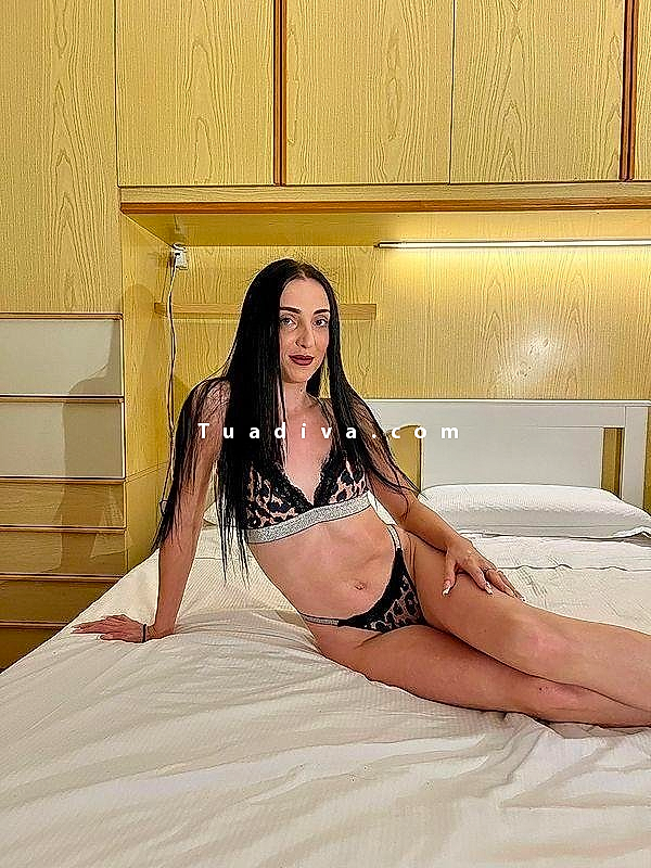 Scopri l'Eleganza Rumena: Incontro di Piacere a Prato #2