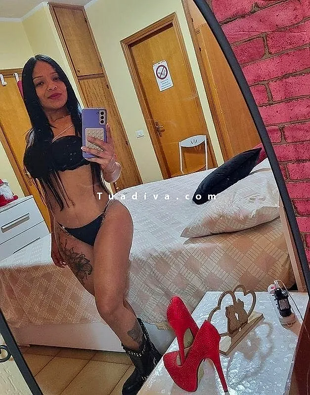 Nera e Latina a Roma: Un Mix Esplosivo di Passione e Piacere Senza Limiti #2