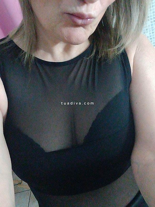 Bionda massaggiatrice italiana sensuale #1