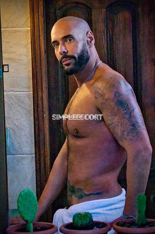 Massimo Della Torre - Massaggiatore/Escort per Uomini a Bologna #4